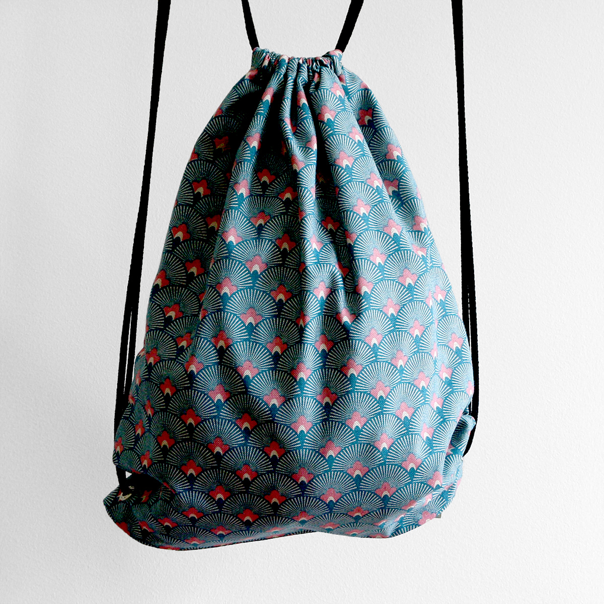 Peacock drawstring bag with peacock pattern