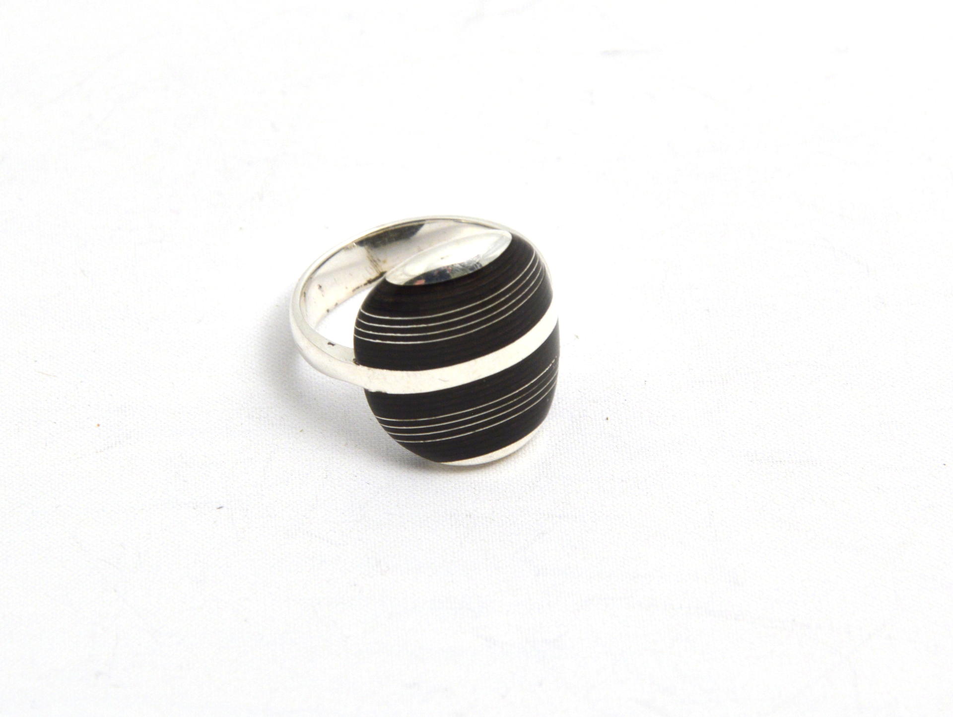 Eghulu eghulu bague traditionelle